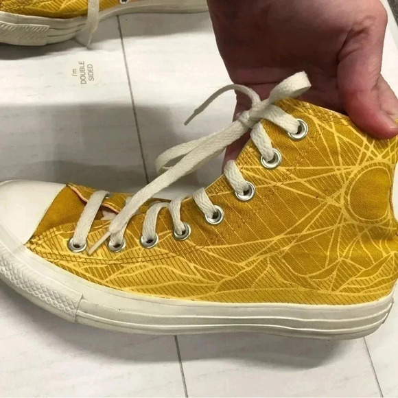 Converse Summer Daze Hi Top ** Hard to Find** Yellow EUC Unisex Men’s 7 Women 9 - Picture 6 of 16